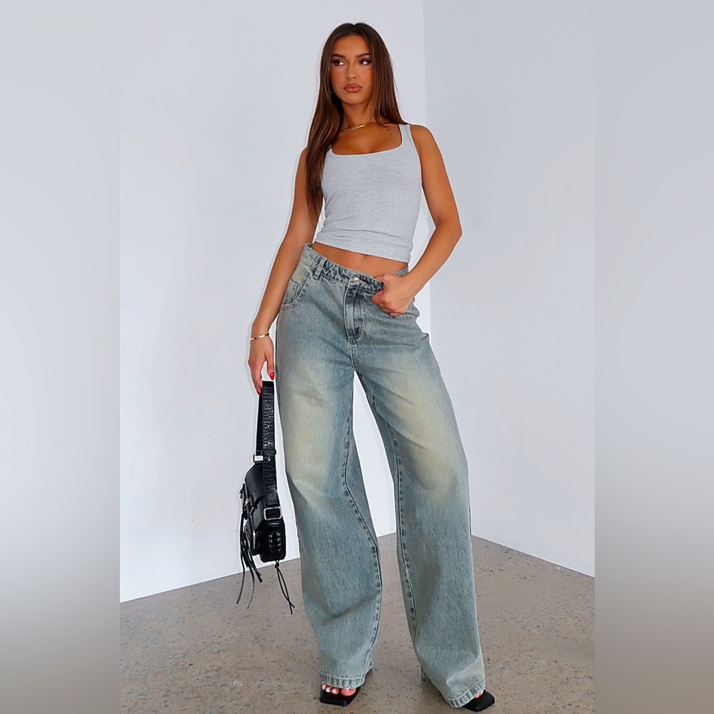 White Fox jeans S small wide leg blue denim wash frayed bottom pants